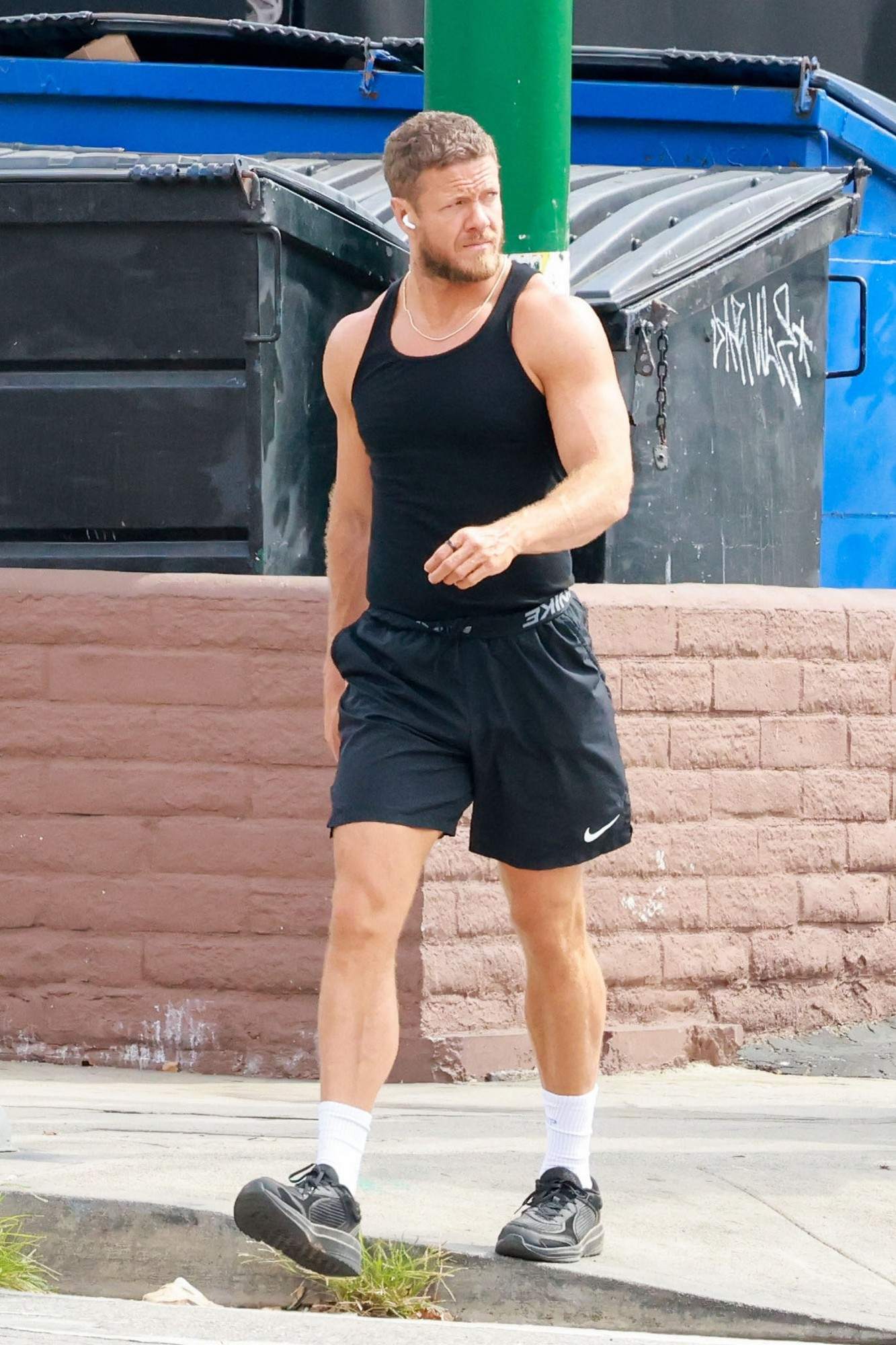 Dan Reynolds 21日加州Los Feliz外出 ​​​