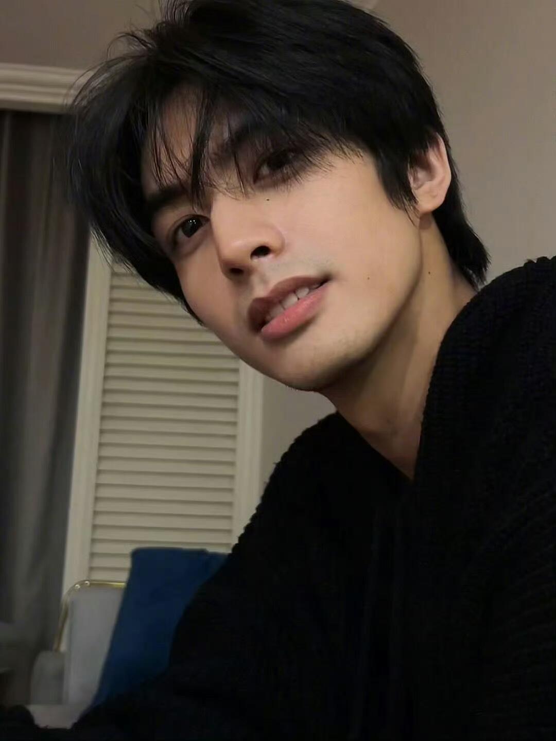 素颜都这么帅，我不知道宋威龙拿什么输。 