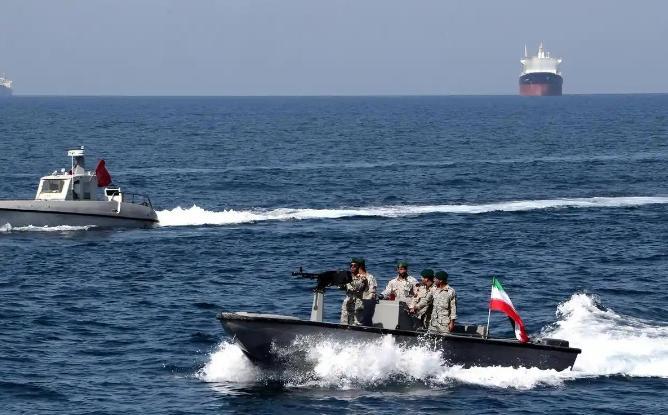 4月下旬，美伊博弈进入白热化，伊朗以一场虚实结合的外交行动，打破外界妥协臆测，尽