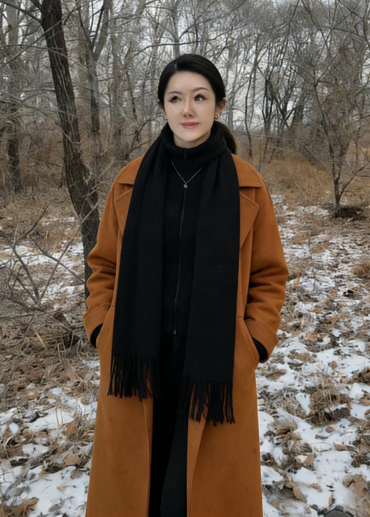 倩影亭亭立荒林，黑发千丝拂雪深。
风卷残枝鸣四野，天寒犹存少年心。