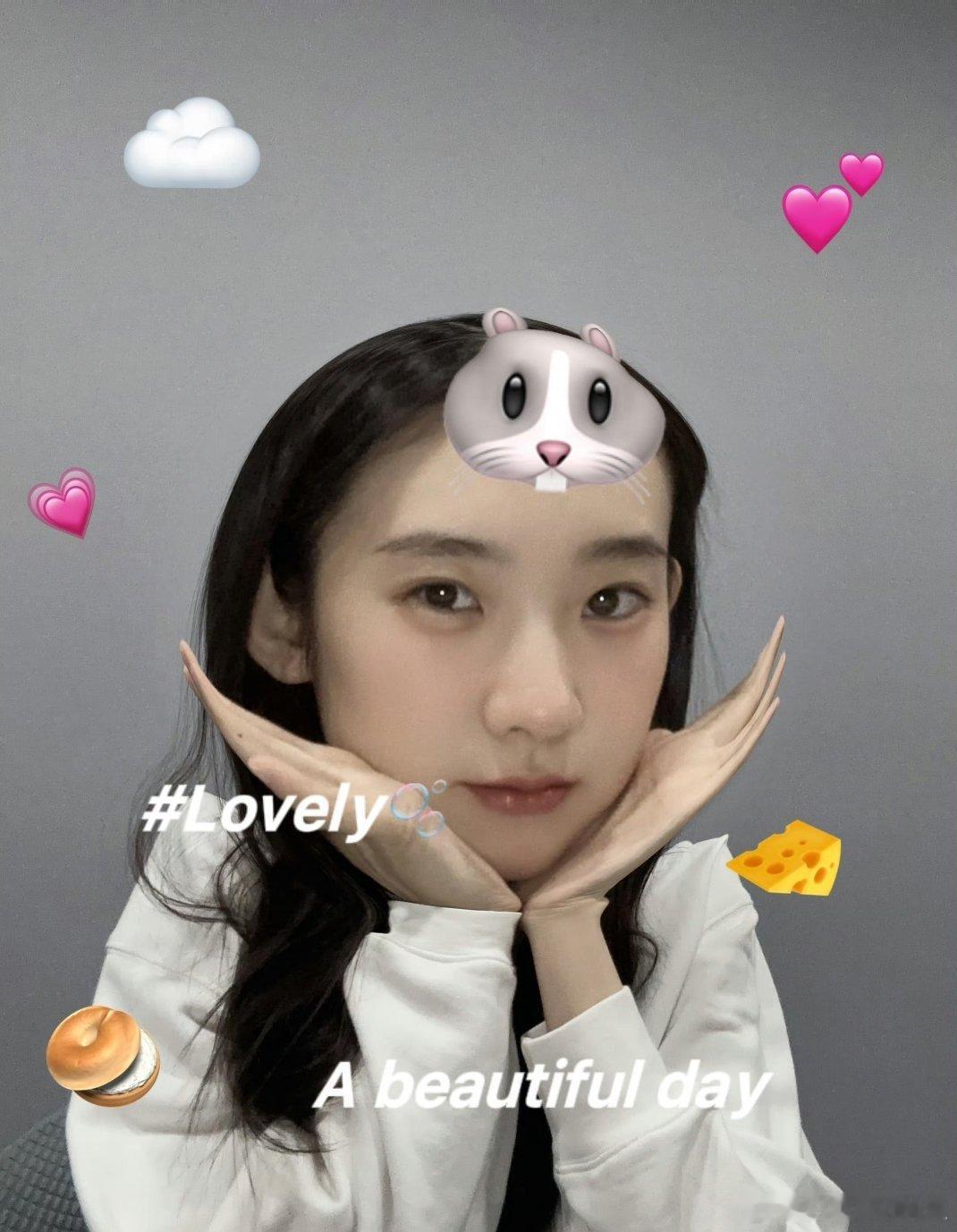 这个张艺凡好萌啊 