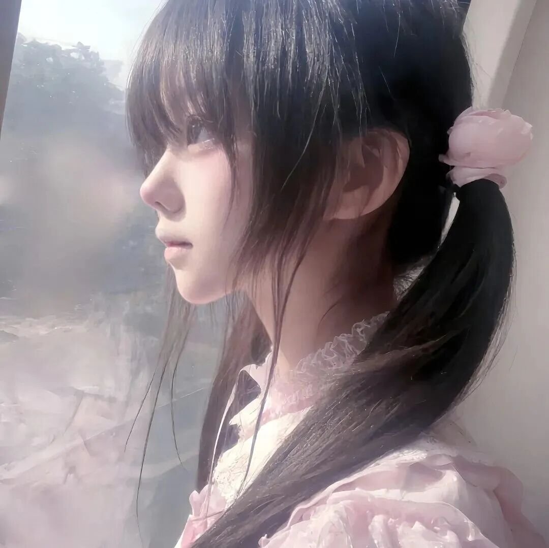 𝑾𝒆𝑪𝒉𝒂𝒕｜简约女头｜高级感头像｜万能款｜适配强｜无水印 