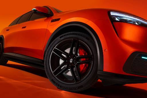 问界M6全系标配途灵平台途灵平台为问界M6带来全域驾控优化，行驶质感全面进阶，搭