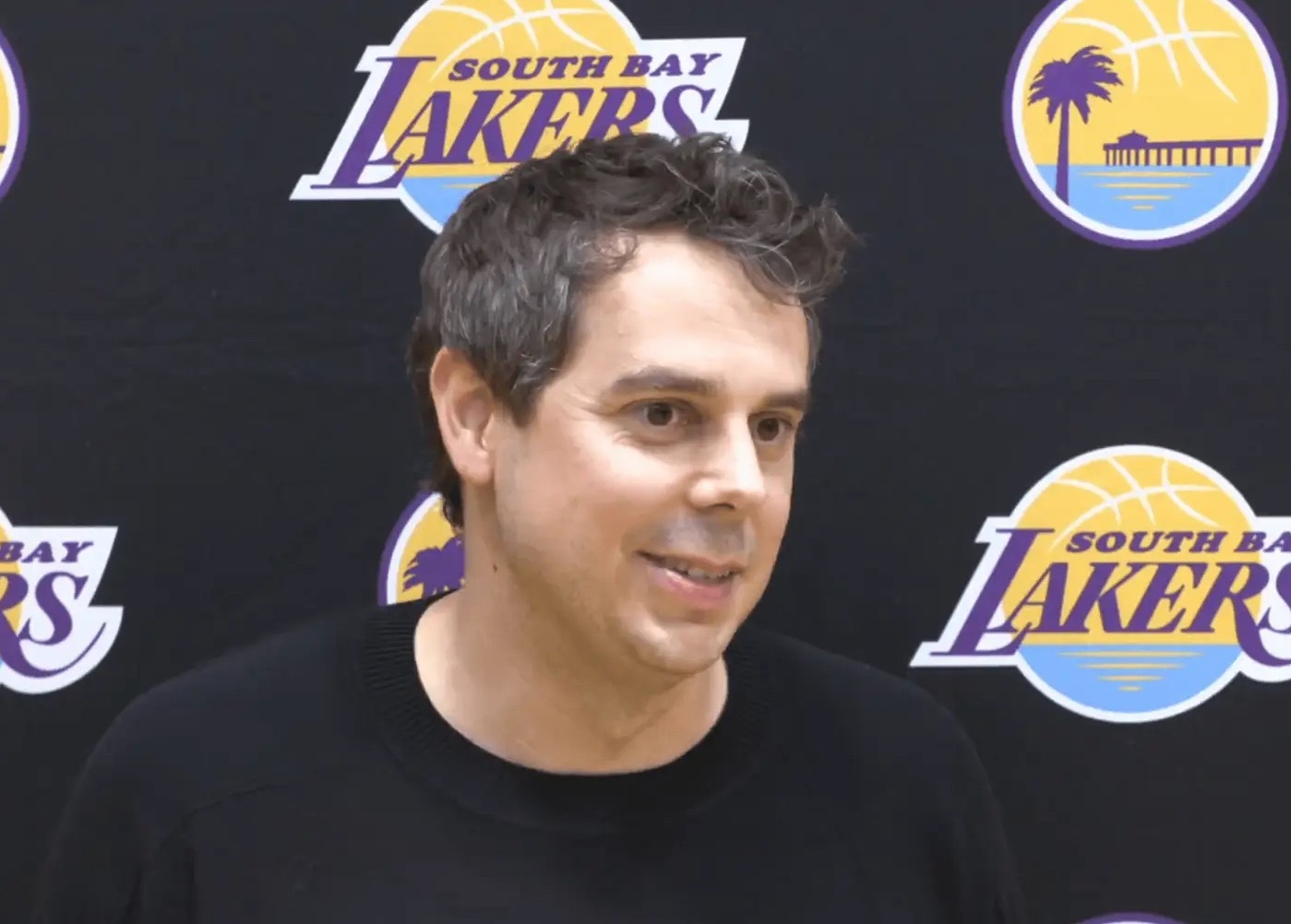 南湾湖人主教练扎克-古斯谈带领詹姆斯训练：“史上最伟大的球员来到你的训练场...