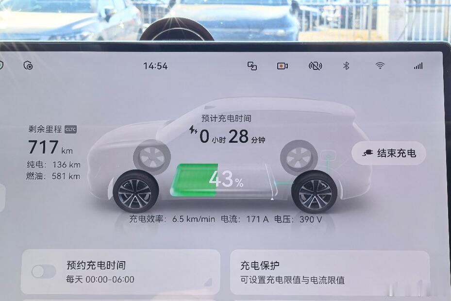我还真见过很多这样的，尤其是理想比较多，没电了就一插，好像自己是纯电车似的，明明