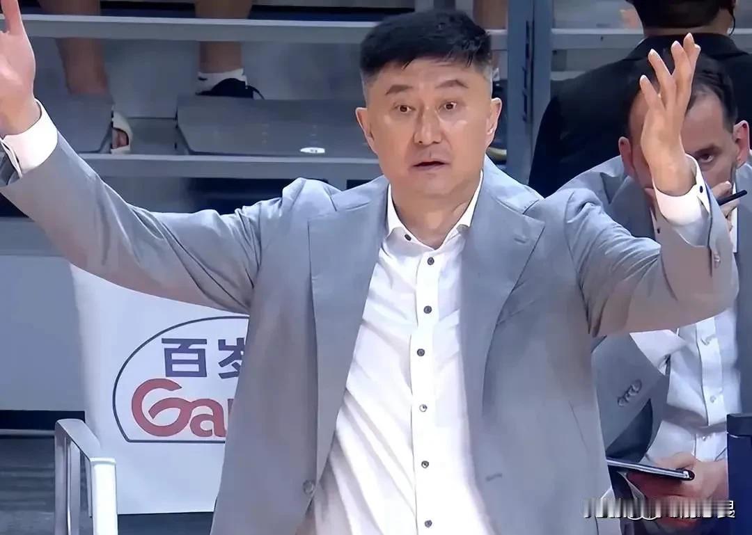 现在广东队最可怕的不是输球，不是伤病，而是从主教练杜锋到主力队员徐杰胡明轩等眼里