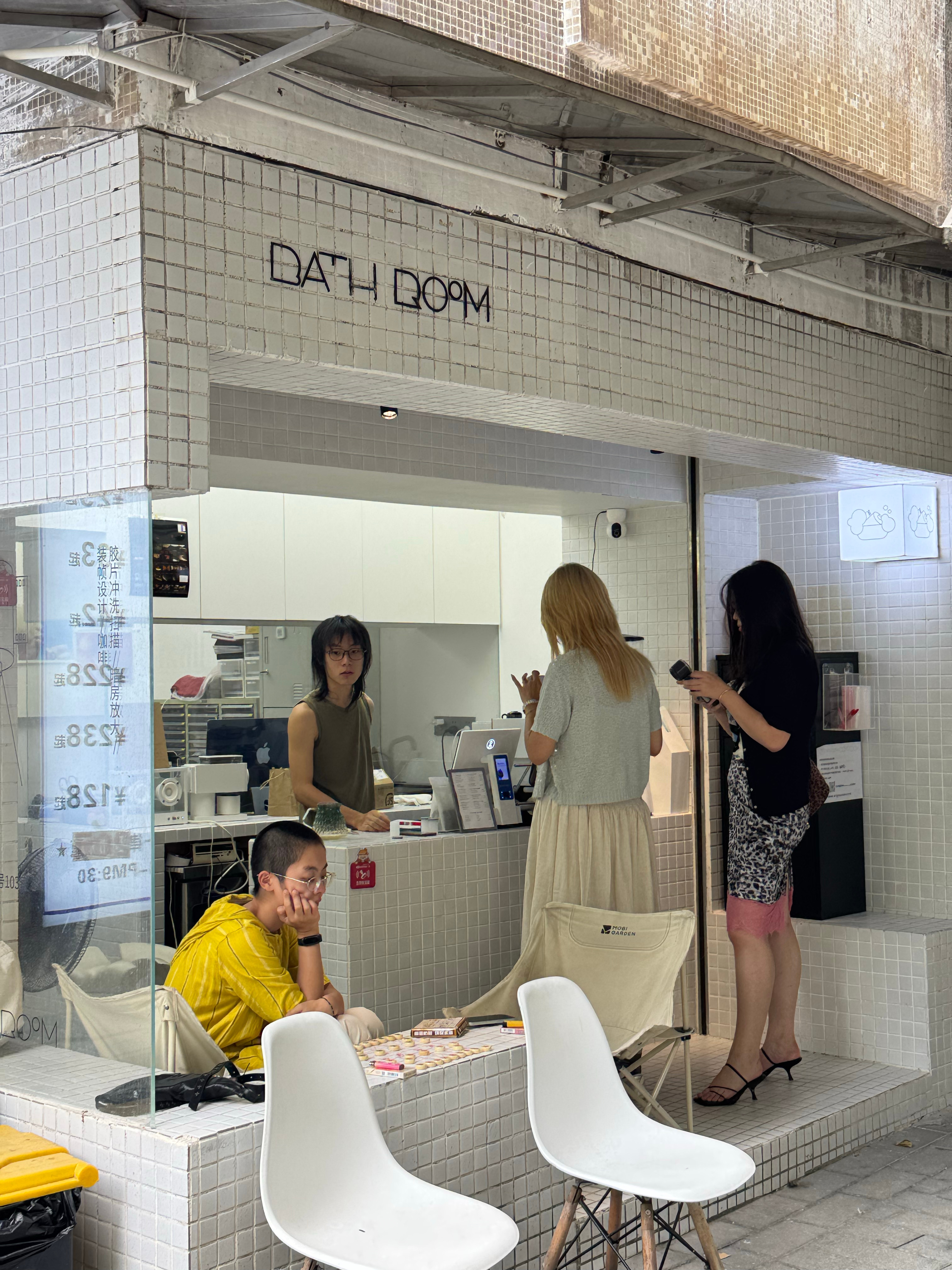 一回广州就身心舒畅周末也不用人挤人的社区咖啡店煲仔饭 四点金 柠檬茶和糖水很慢很