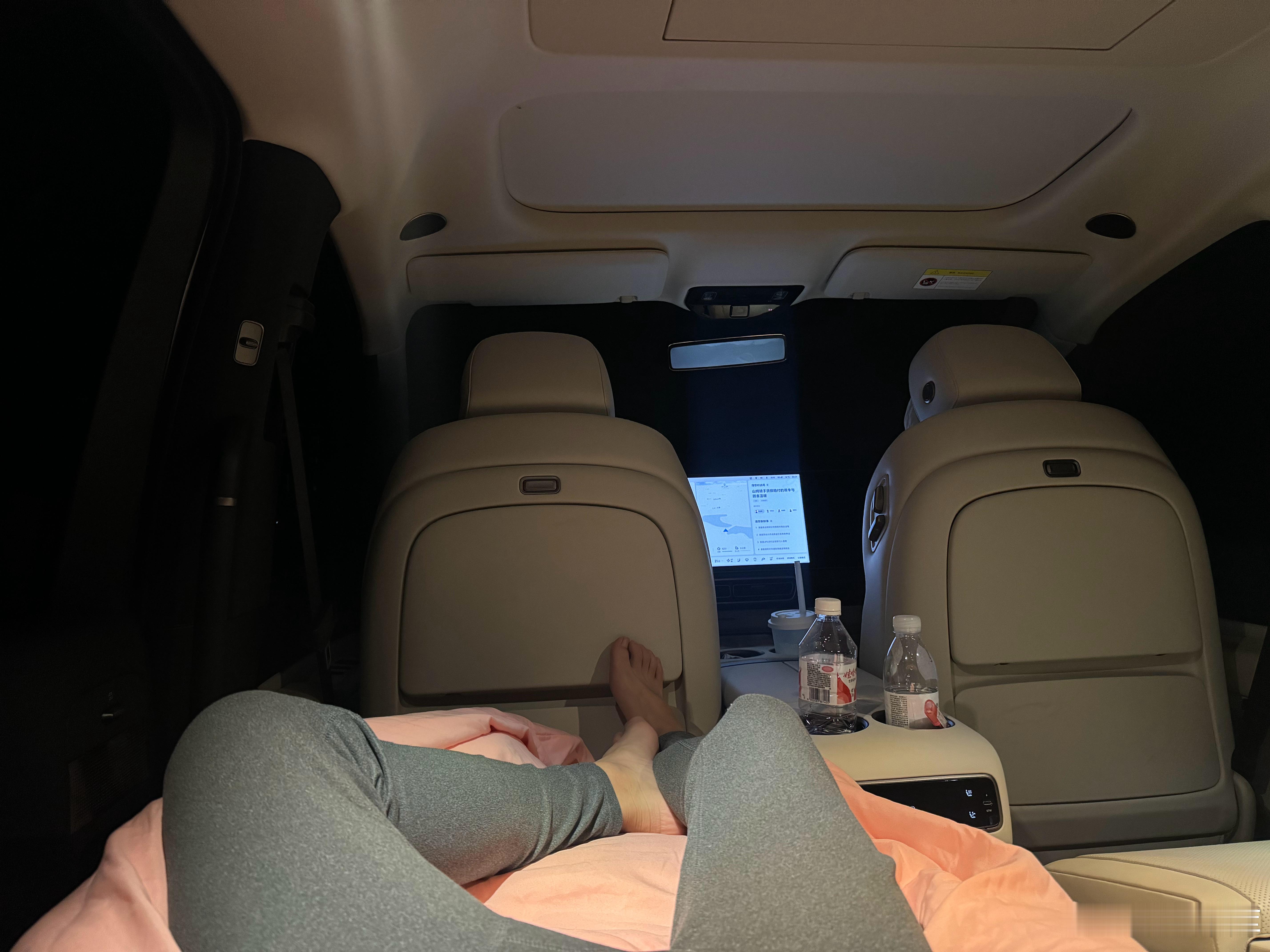 还是没习惯睡车内可能是因为一个人睡距离作钓 还有2个小时我今天准备了非常充足 ​