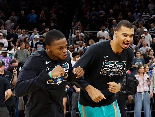 福克斯告诉记者，他能感觉到对手现在都在拿出更强状态对阵马刺，这支球队身上的目标正