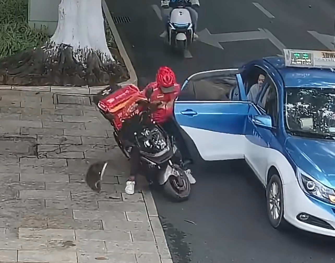 汽车发展这么多年，依然没有哪个车企愿意做一套有效防止开门杀的方案。虽然开门杀是人