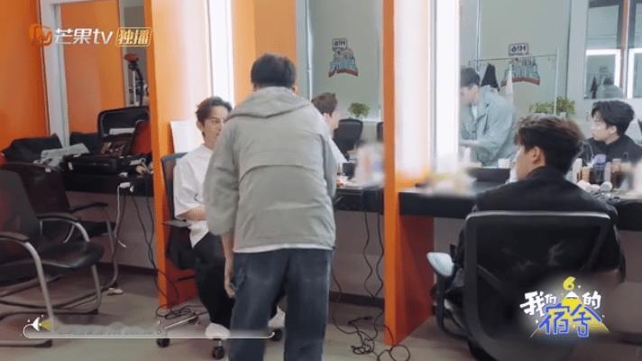 何老师当管家主打一个无痕何老师称自己的管家模式是“无痕模式”，主打一个设计了但像