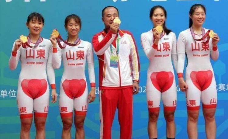 马上下班了，有兴趣的朋友去某宝搜“七了个三”
算是下班福利了！