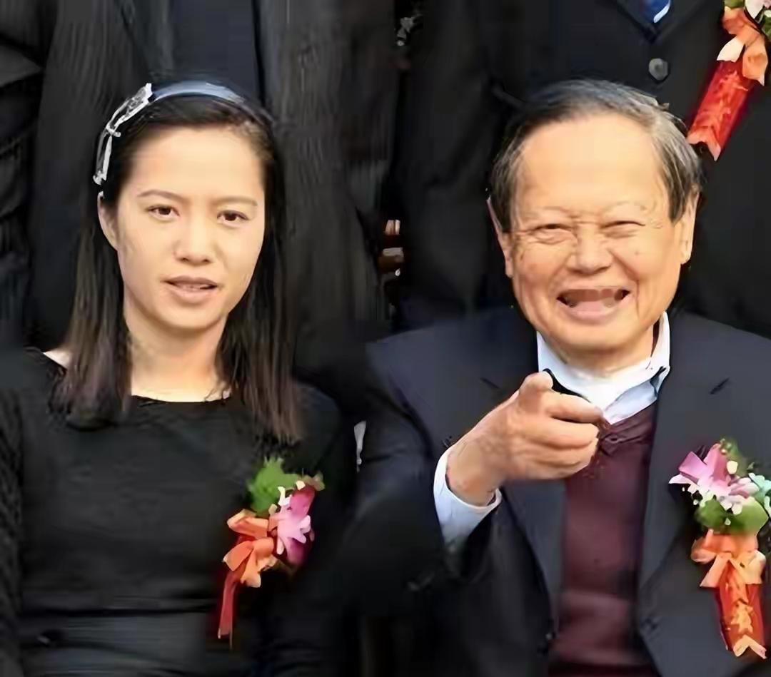 生日才过完17天，103岁杨振宁辞世，生前在翁帆庆生照里开怀大笑

前几天，一张