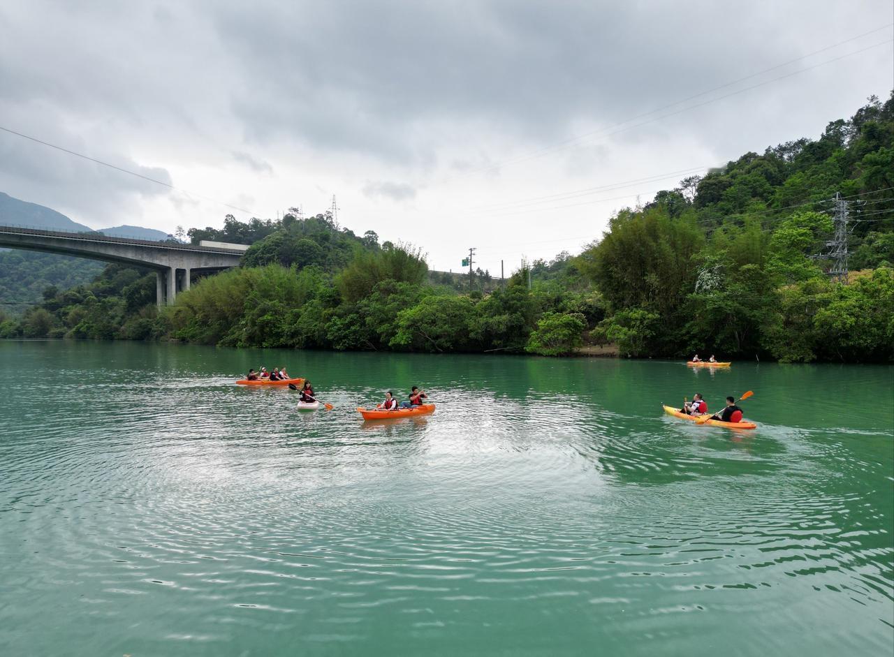 带上浆板玩转夏天～
📍广州 芒果树桨板露营基地
0元玩转这座城玩浆板，营地在从