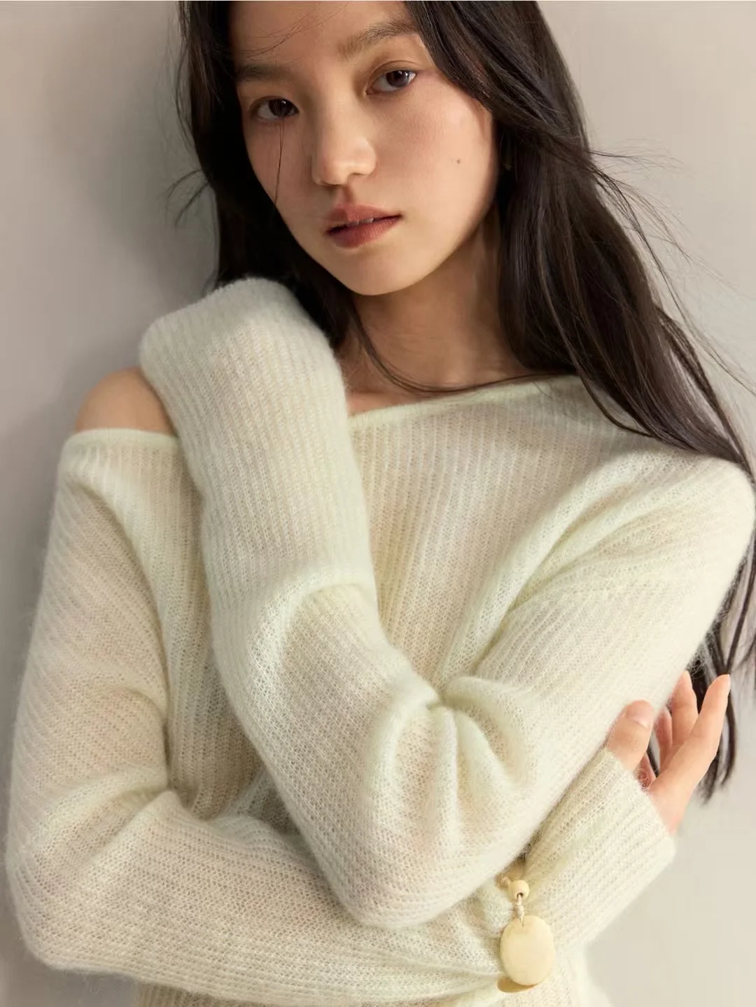 一种精致的、松弛的包裹感。