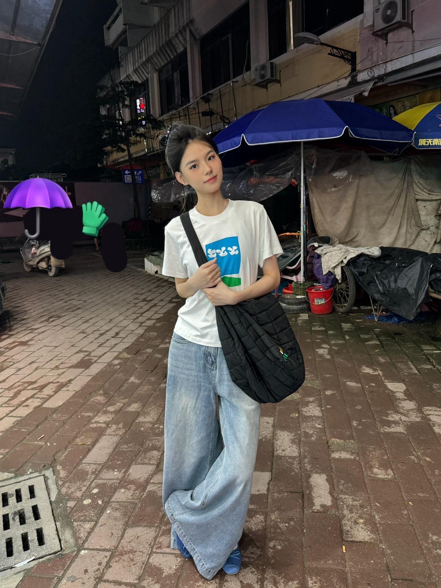 下课咯 要不要去小卖铺买水。