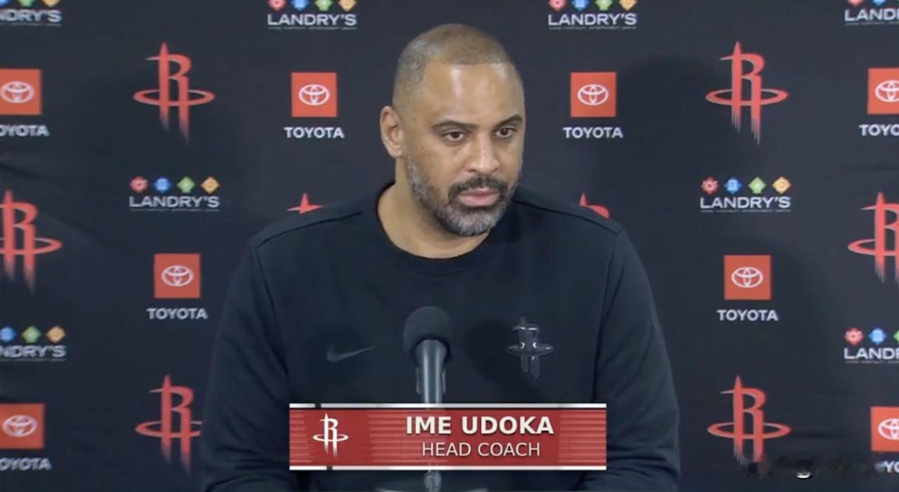 你也知道啊！乌度卡谈杜兰特：

“杜兰特很棒。”

“他今晚已经竭尽所能。”
