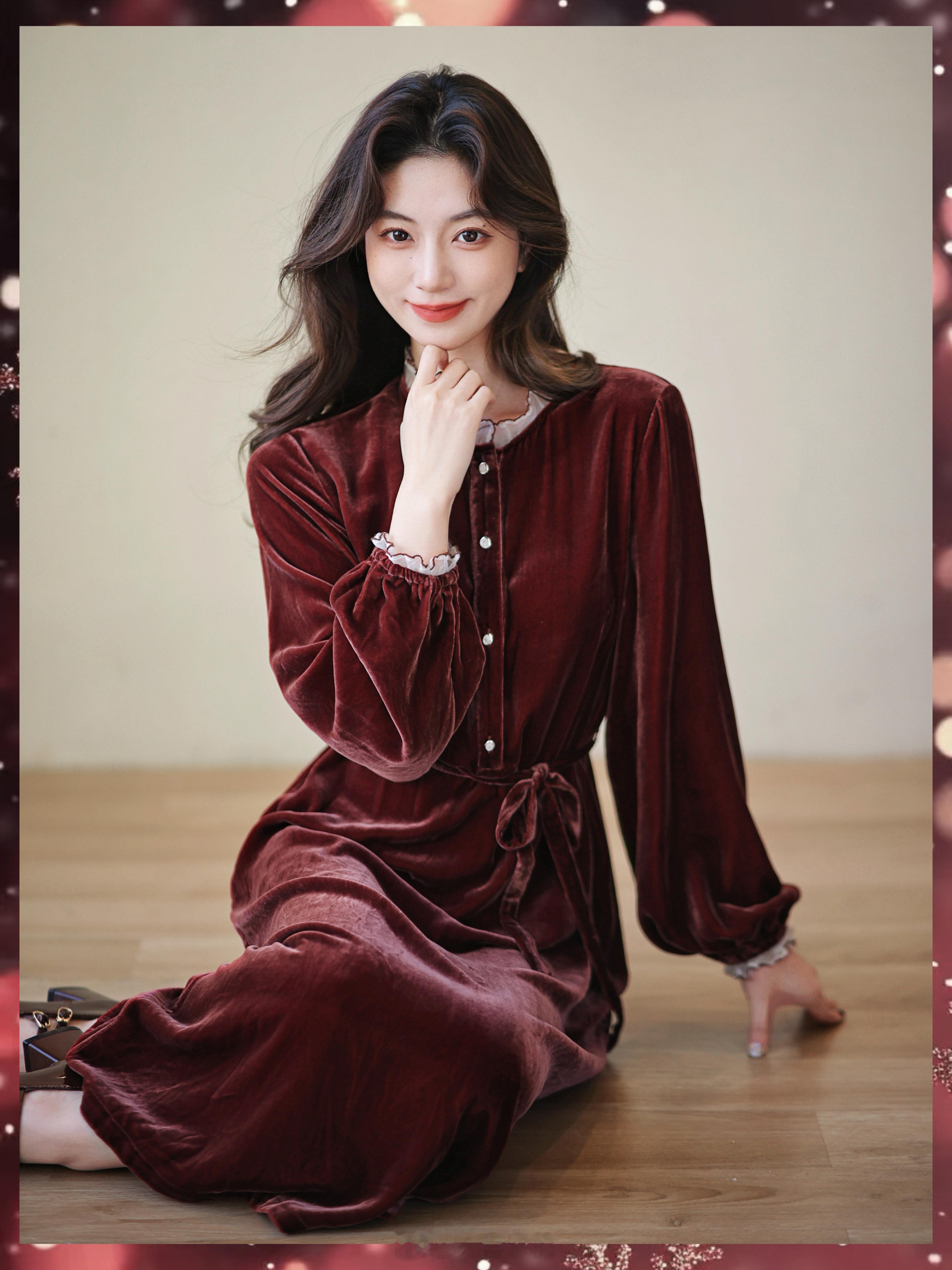 软到不想脱的真丝丝绒裙！定染色 大家都懂得 喜子最拿手的红～显白优雅完全没得问题