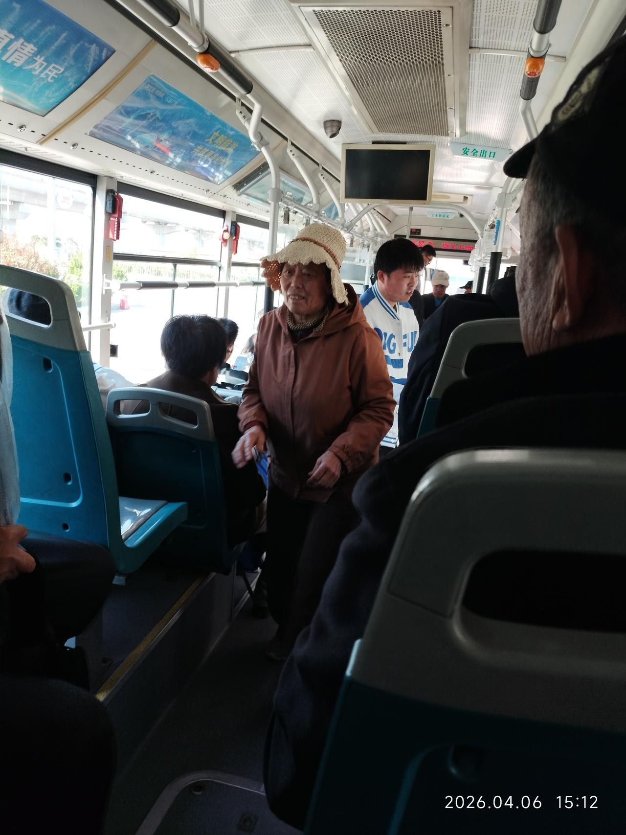 万万没想到，青岛到日照的公交车居然可以使用江苏交通一卡通，好开心啊！