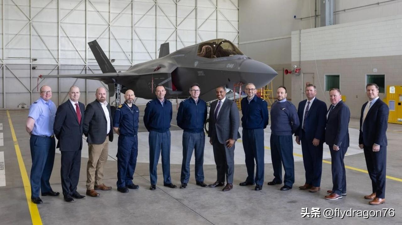 ✈️🇬🇧 英国接收两架 F-35B 战斗机

英国皇家空军订购的最后两架 F