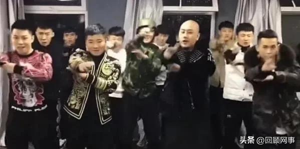 “七兄弟”样哥新婚礼成，不见网红参加！

           “七兄弟”之一的