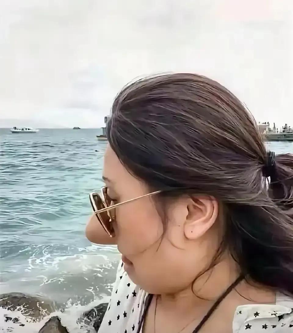 雨姐最近视频里不骂二饼了，也不挑孙媛毛病，反而一口一个“宝贝真棒”半年前她还在镜