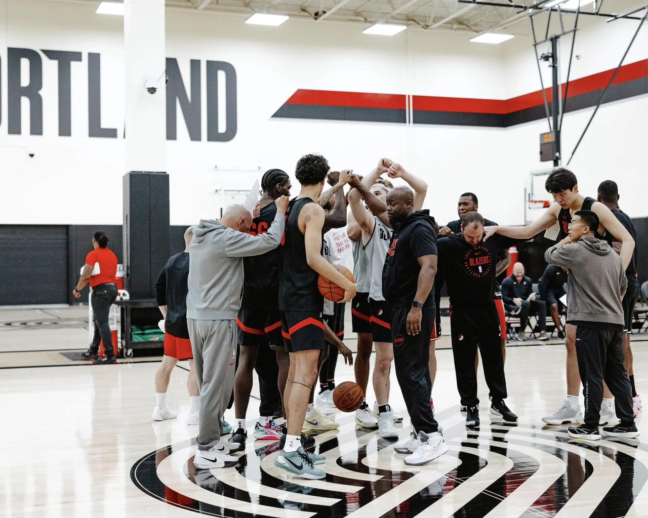 别对杨瀚森捧杀，他需要脚踏实地才能在NBA立足！

近日某些媒体对杨瀚森的吹捧变