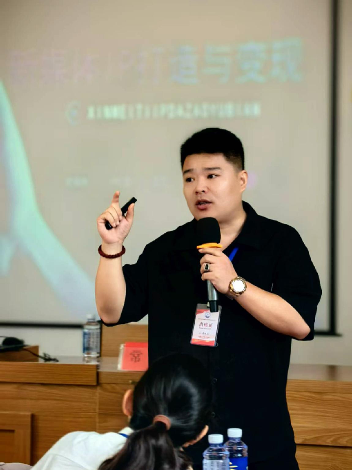 揭秘AK-17，它是如何成为枪界“全能王”的？
好多人会把AK-17和“枪王”扯