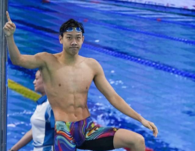 夺金！名古屋亚运会男子1500米自由泳，张展硕14分42秒42拿下金牌