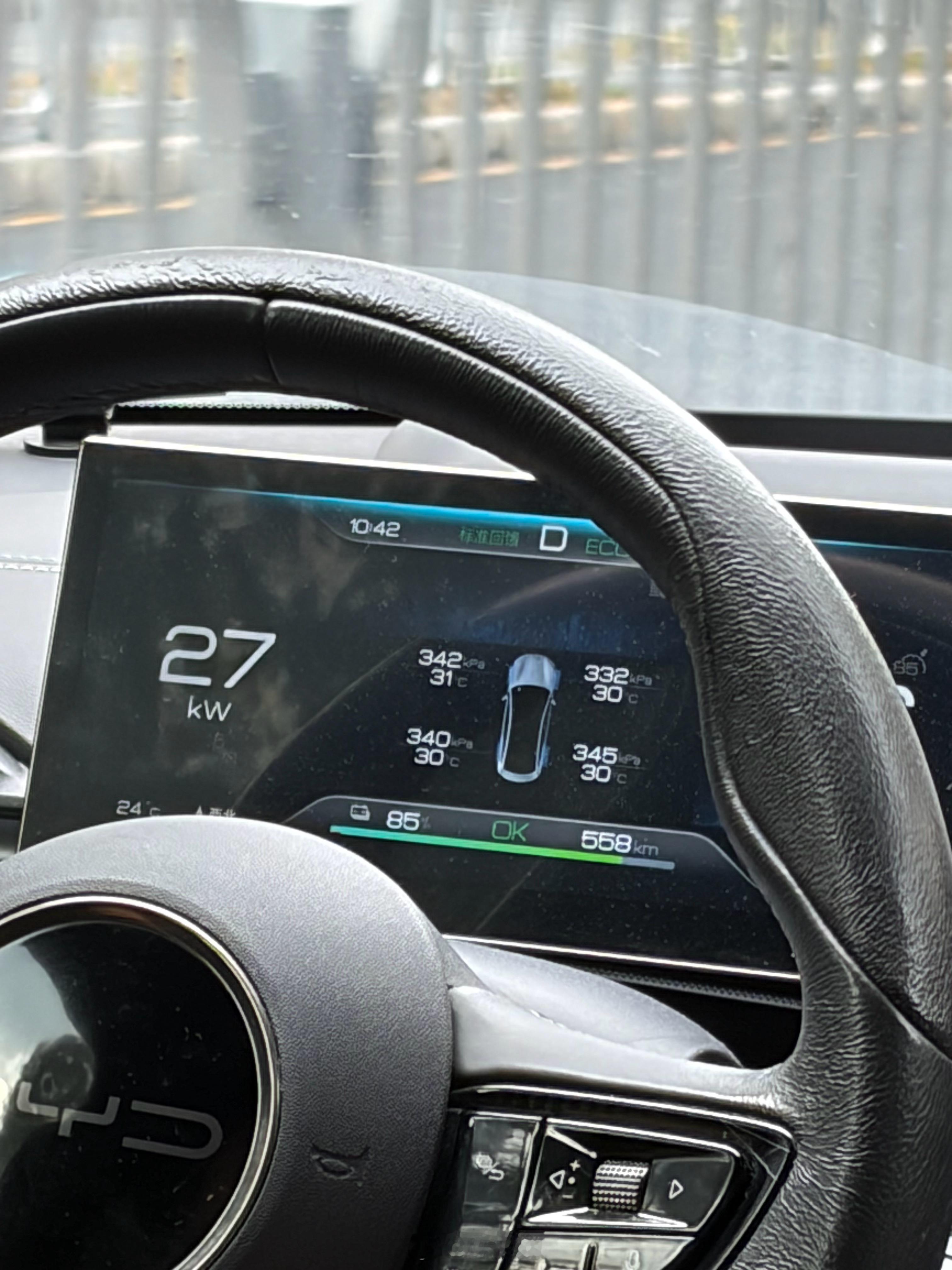 这轮胎压把我吓一跳，打得太猛了。 