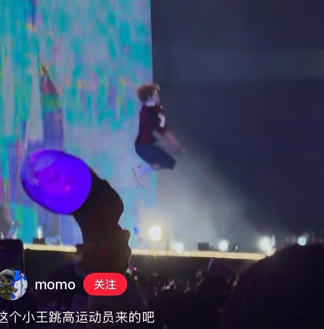 王源华语场巡来了个运动员王源怎么能跳这么高 王源这一跳老高了哈哈哈哈哈 