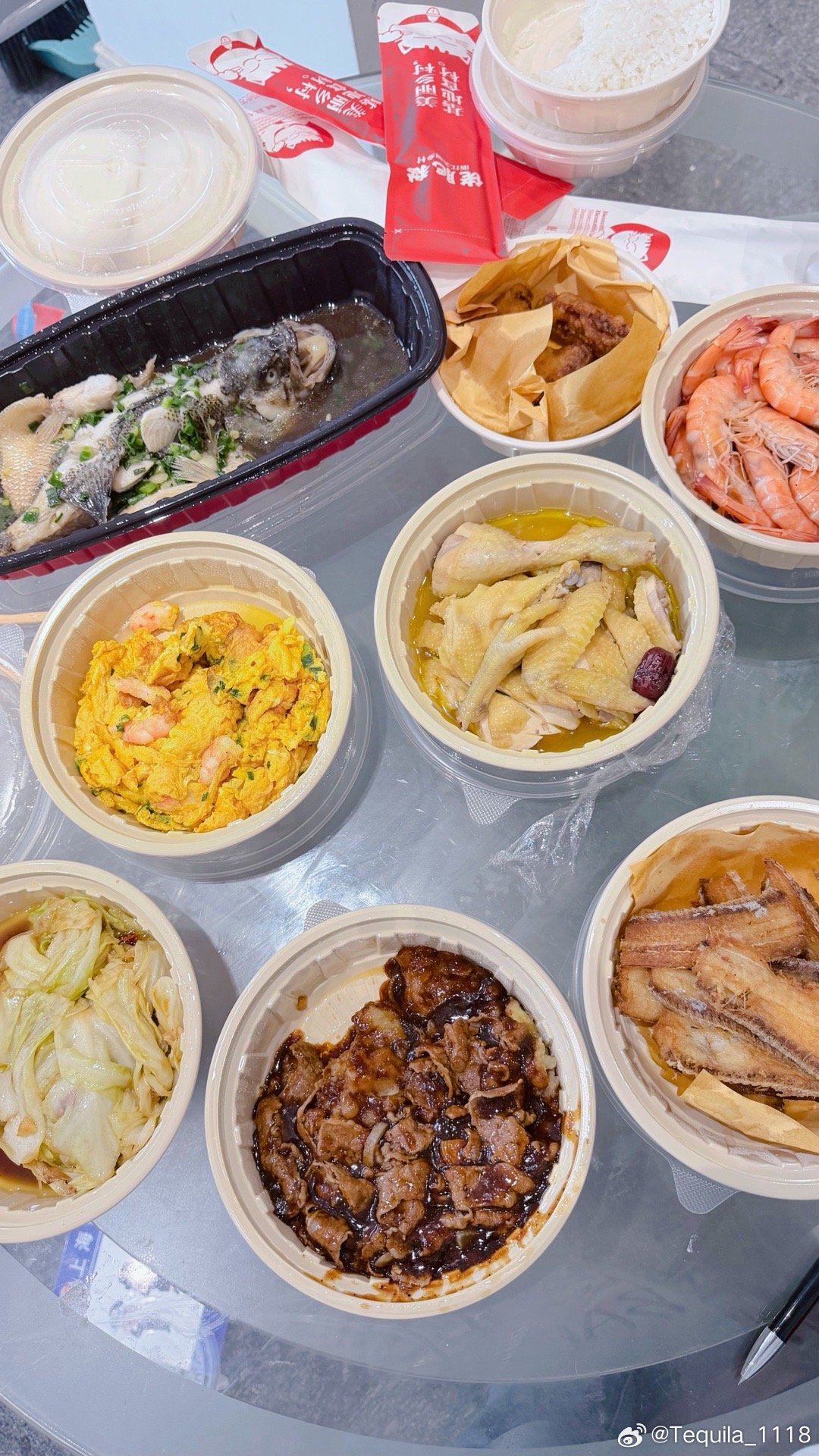 吃饭吃饭。饿死了。