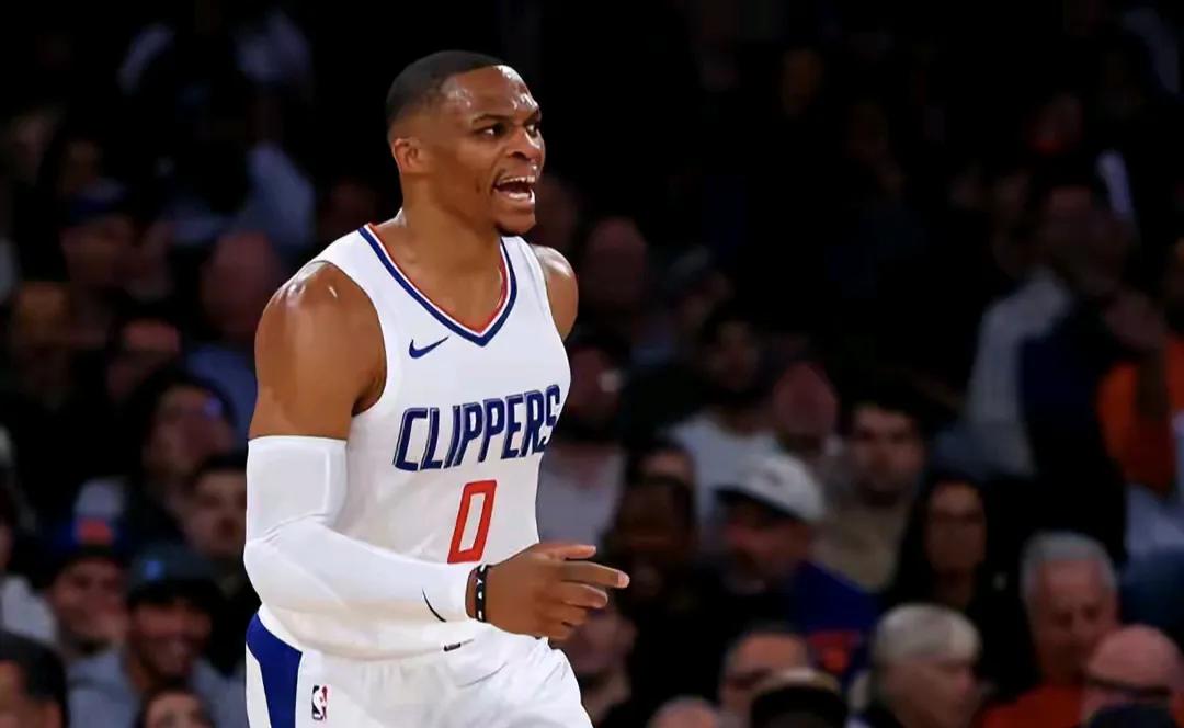 威少和塔克留守快船，乔治会选择离开，下一站会去勇士吗？
第一，威少执行了400万