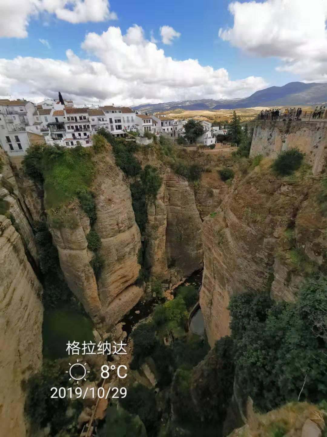 西班牙有哪些美景可以欣赏?悬崖上的白色小镇
