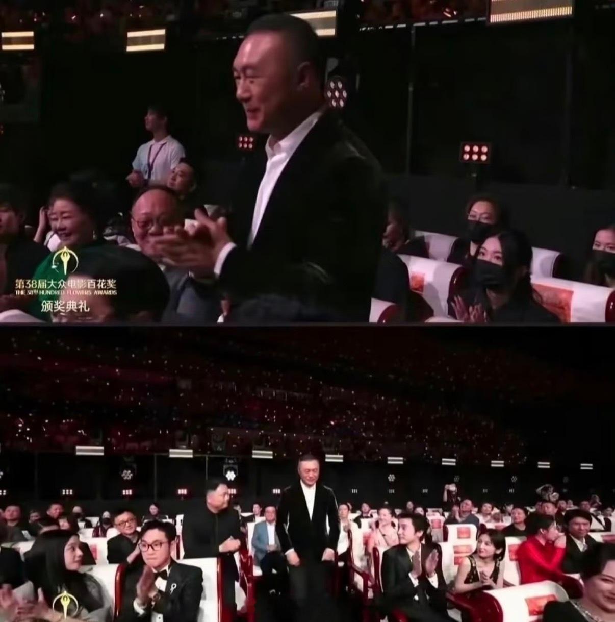 哪吒获奖无人站起，惊蛰获奖大鹏马上站起来了，其他人也跟着全体起立，真的看笑了，可