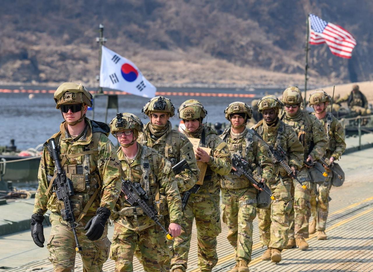 美国国会已采取行动，阻止大幅削减驻欧和驻韩美军人数。
该法案将禁止五角大楼在没有