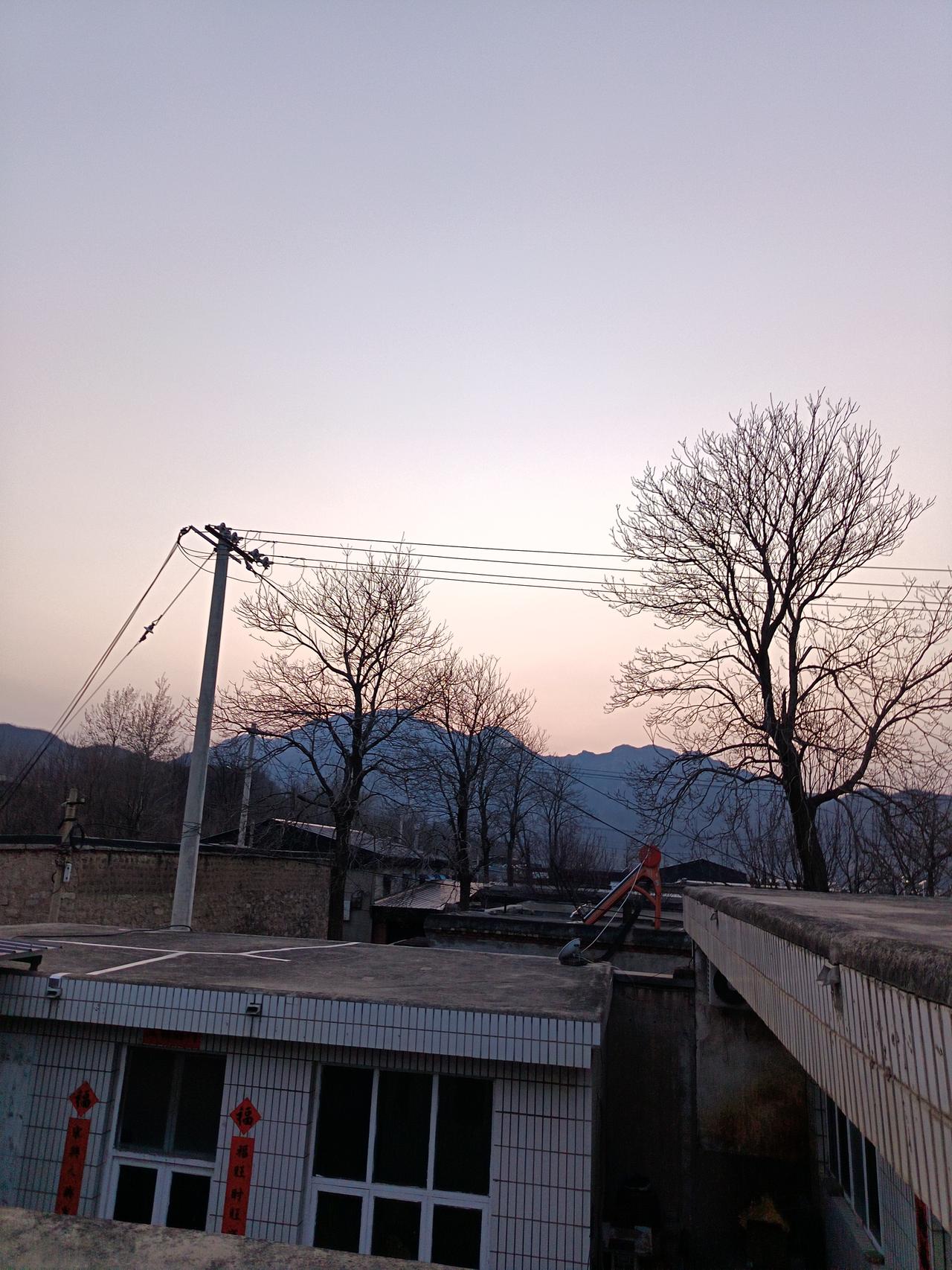 春日生活打卡季 黄昏时分，静谧的乡村生活