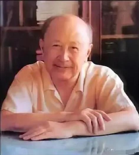 1985年至1988年，美国先后三次重金邀请钱学森访美，又是总统颁奖，又是白宫国