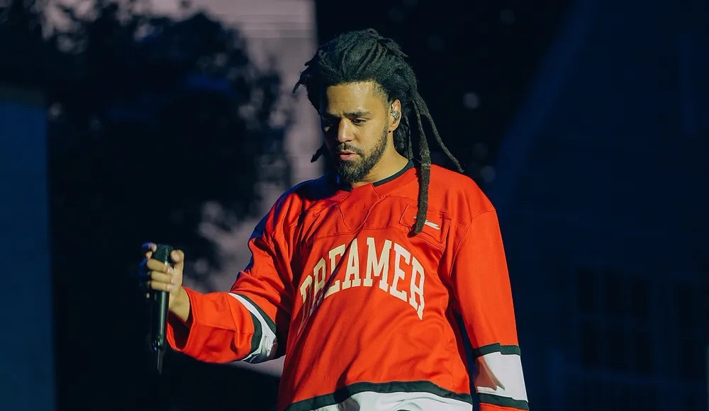 同曦整目前正处于全力冲击季后赛的关键阶段。面对近期遭遇五连败的广州队，同曦渴望凭