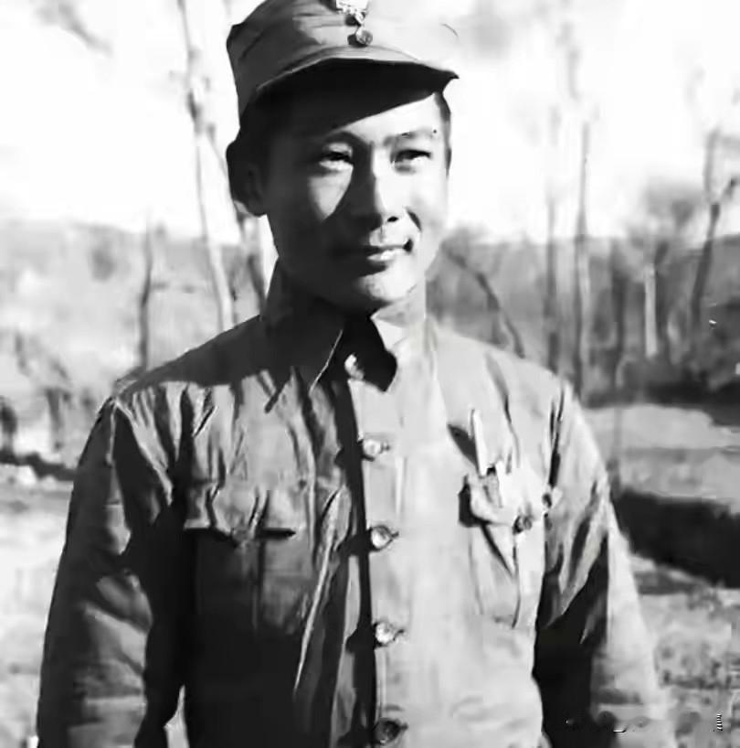 1914年9月8日，杨秀山生于湖北洪湖一个佃农家庭。他从洪湖苏区走出，跟着贺龙转