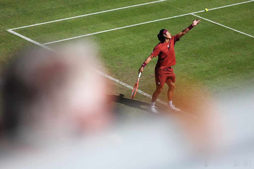 即时战况🔊ATP250 斯海尔托亨博斯站首轮，张之臻5-2领先后一度浪费两个发