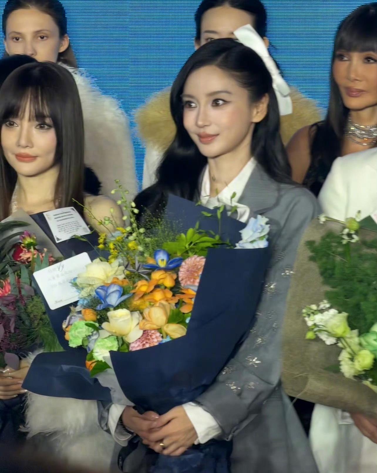 Angelababy、李小璐今天参加同场活动，同框合照🈶 