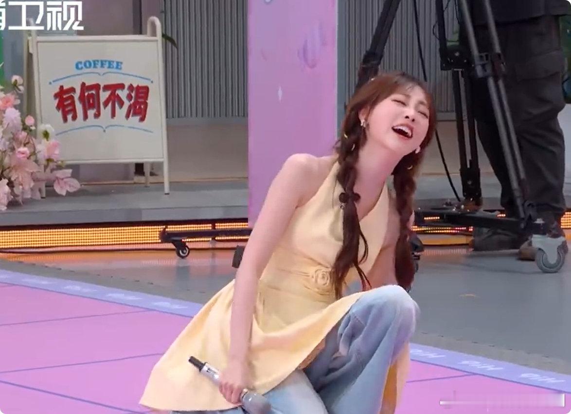 祝绪丹把舞跳出了掰手腕的架势你好星期六别人跳是撩人，祝绪丹跳是掰手腕，这反差谁能