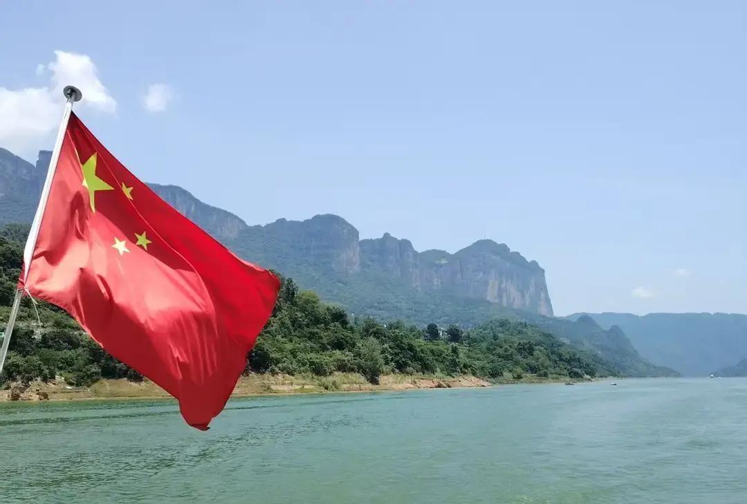 商业航天板块连着几天跳水，我自选里那只票一周就跌掉十二个点。
群里有人贴图，说市