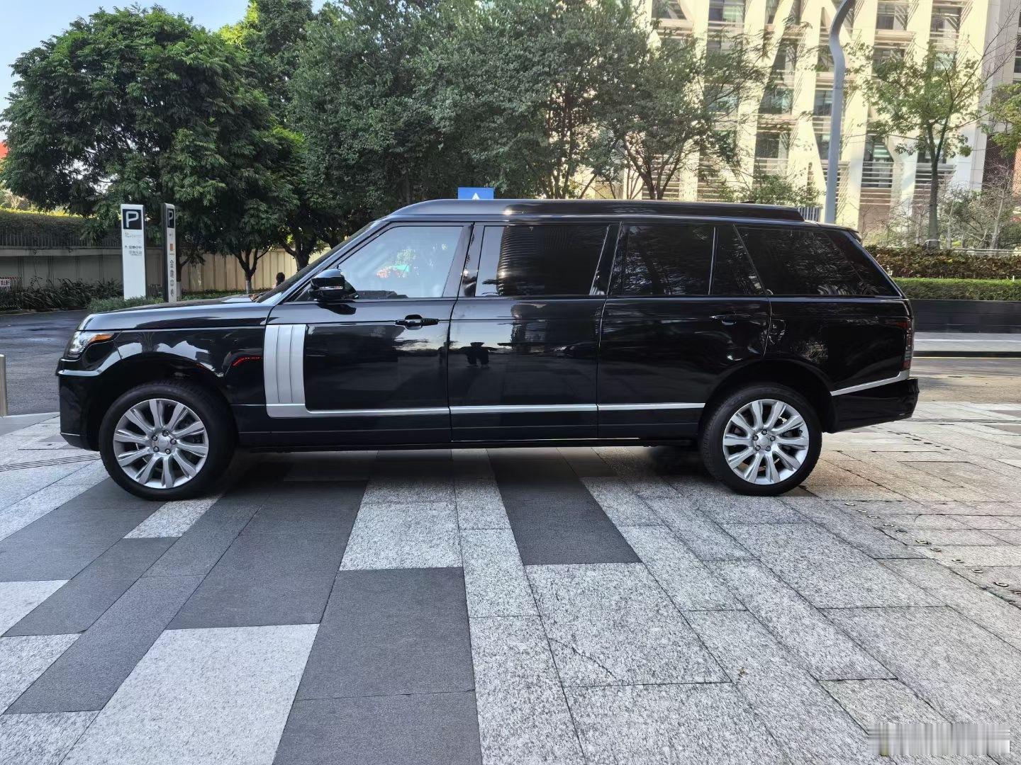 怕兄弟吃苦 又怕兄弟提路虎 不仅收路虎还是5.0T皇家一号 更可气的还是防弹版的