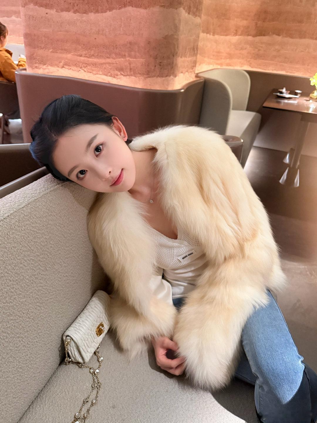 老婆们 上次说要测评的皮草来了 