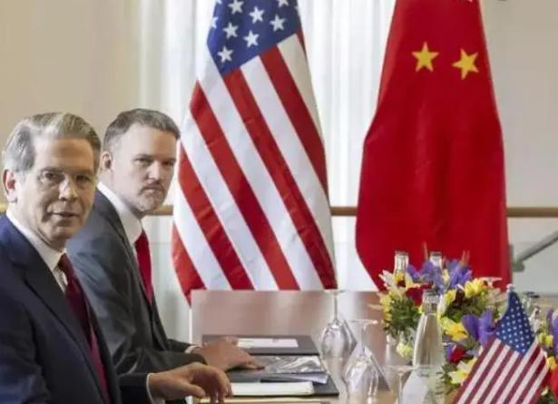 中美关税谈判中，我发现一个有趣的现象：每一次谈判前，老美都会“虚空造牌”，然后用