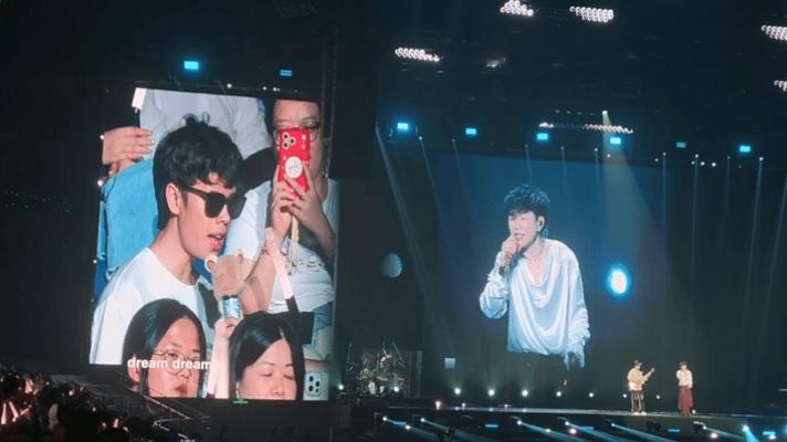 胡彦斌上海演唱会温情一幕上海现场超治愈！盲人歌迷跨越距离奔赴演唱会，跟着旋律完整