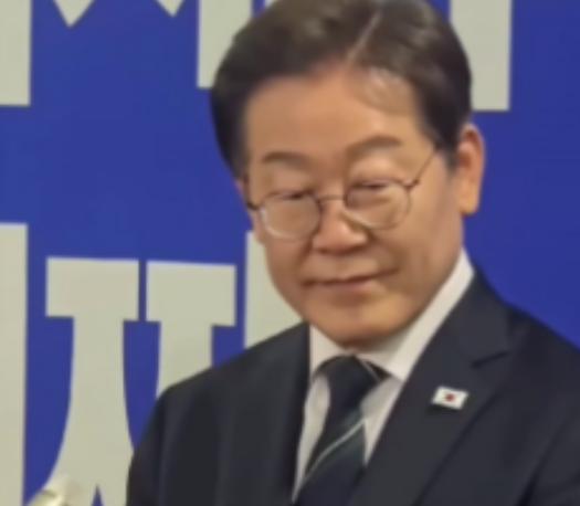 外媒问韩国总统李在明：若中国解决台湾问题，你会不会出手？李在明笑着回答：那是人家