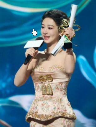 杨紫获白玉兰视后争议不止第31届白玉兰奖颁奖典礼落幕之后，白玉兰也被骂水玉兰了。